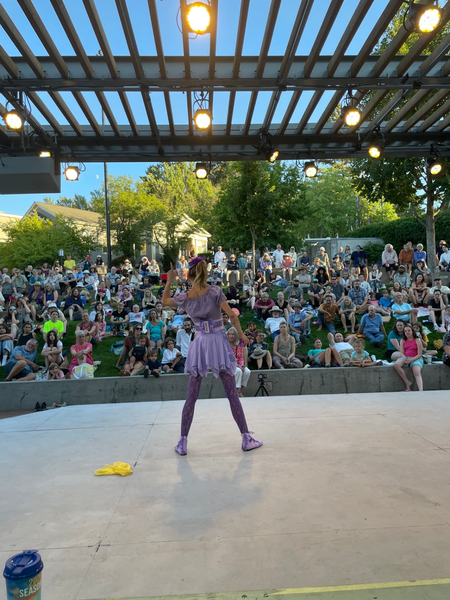 Jenifer Joy performing The Merry Yo-Yo of Windsor for a packed Oregon Shakespeare Festival Green Show audience